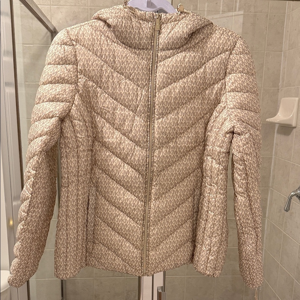 MICHAEL Michael Kors Beige Patterned Puffer Jacket. Size Small